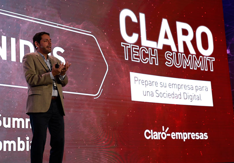 Carlos Zenteno en la apertura del Claro Tech Summit